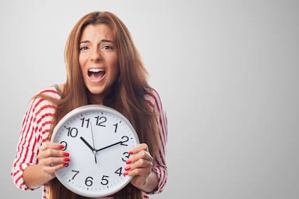 Stanford Medicine advirtió que cambiar la hora dos veces al año es dañino para la salud