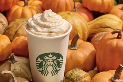Starbucks ofrece en el menú de las tiendas en EE.UU. una gran variedad de bebidas de temporada, entre ellas el famoso Pumpkin Spice Latte.