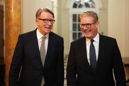 Starmer aseguró que Mandelson le mintió repetidamente sobre su relación con Epstein y dijo que está "arrepentido" de haberlo designado embajador.