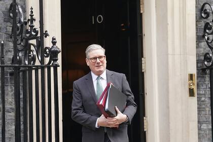 Starmer elogia el sacrificio de tropas británicas en Afganistán e Irak en crítica indirecta a Vance