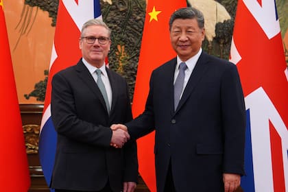 Starmer y Xi piden estrechar lazos entre Reino Unido y China mientras Trump altera alianzas globales