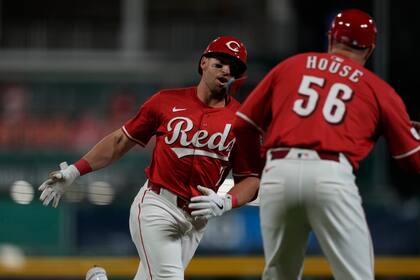 Steer pega jonrón de dos carreras y los Rojos ganan 4-2 a Mellizos en juego acortado por lluvia