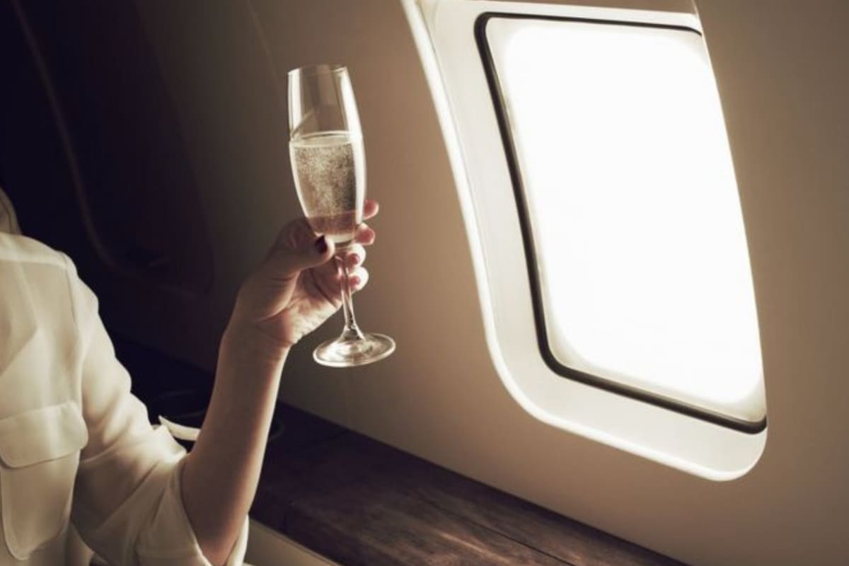 Stefan Gössling y su equipo pasaron meses rastreando los perfiles de las redes sociales de algunas de las celebridades más ricas para buscar pruebas de cuánto volaban