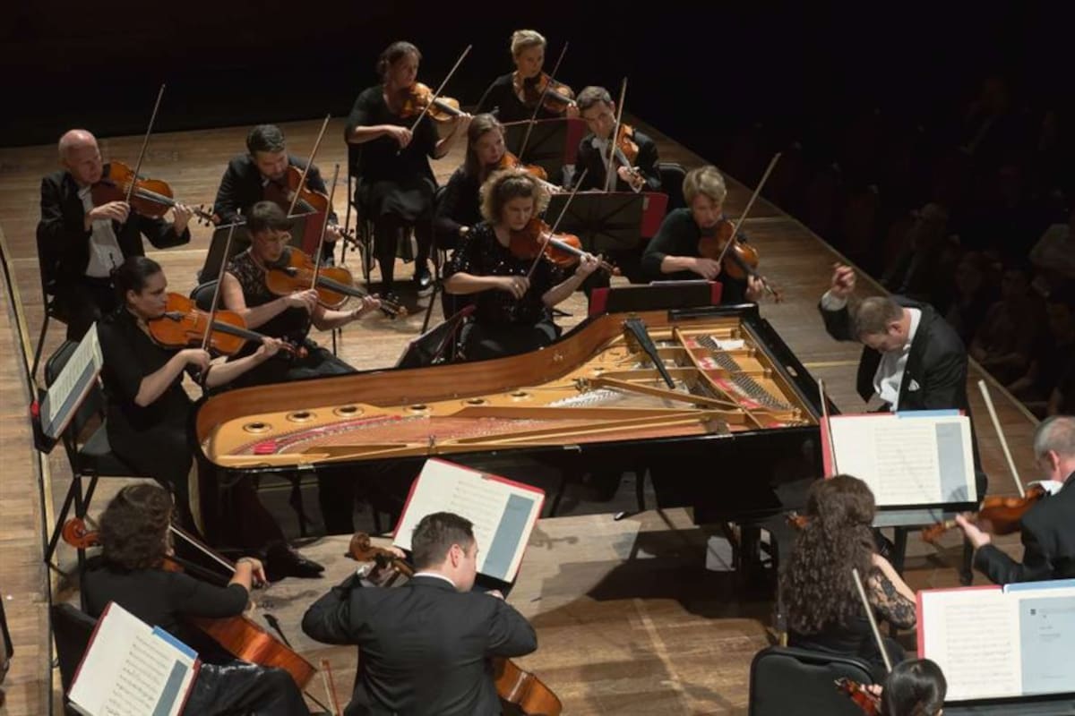 Stefan Vladar, en su doble función: pianista y director