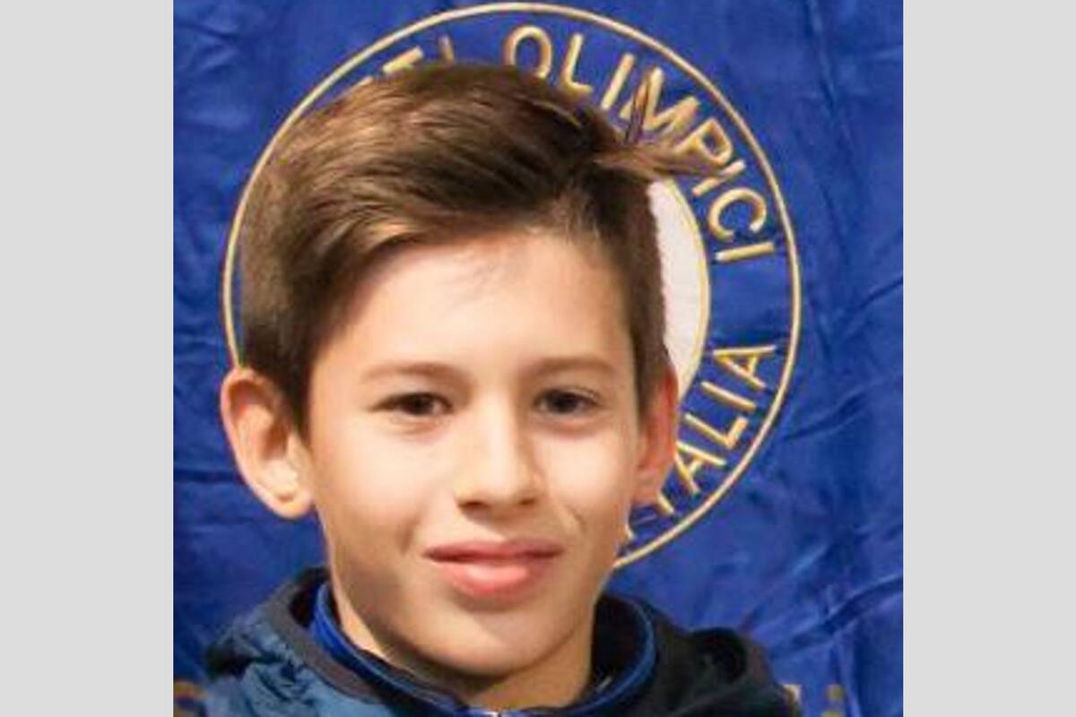 Stefano Borghes jugaba al fútbol en el club de Gorizia. La comunidad futbolera lo despide con emoción.