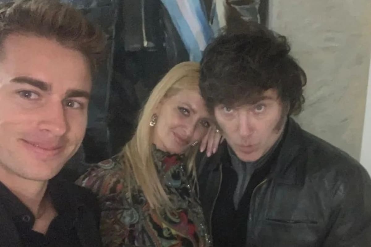 Stefano Di Aloy, Yuyito González y Javier Milei en una cena en Olivos