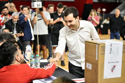 Stefano Di Carlo, candidato del oficialismo, es el elegido por los socios de River para suceder en el cargo a Jorge Brito