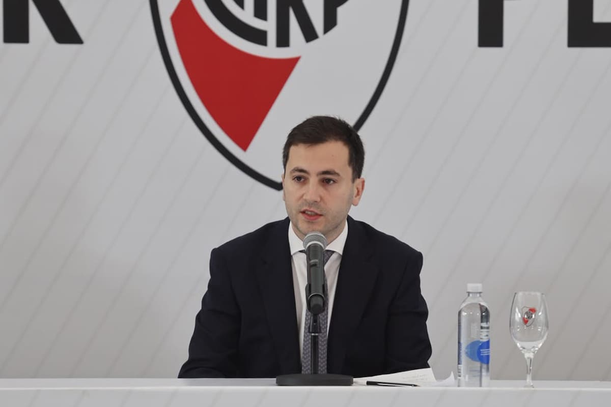 Stefano Di Carlo, el presidente de River Plate, brindó una fuerte conferencia de prensa en medio de un momento crítico del club millonario