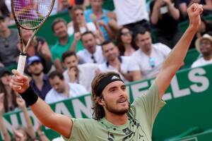 Stefanos Tsitsipas, a lo grande, festeja con motivo: el griego superó con autoridad a Alexander Zverev y es nuevamente finalista del Masters 1000 de Montecarlo.