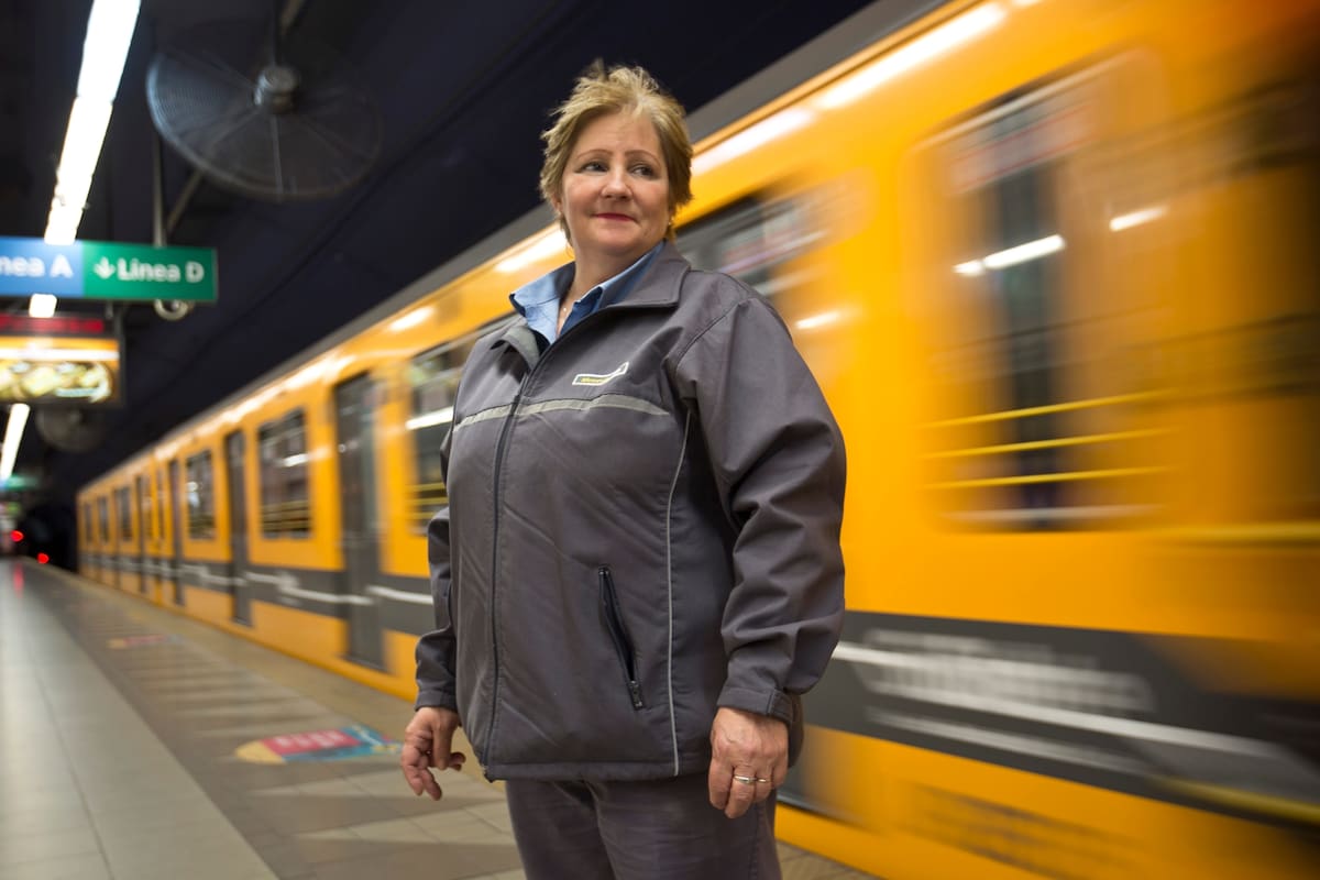 Stella Maris Caballero participó de la primera generación de mujeres en ponerse al frente del subte de Buenos Aires