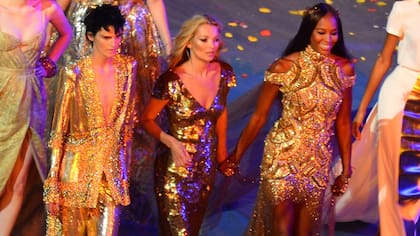Stella Tennant junto a Kate Moss y Naomi Campbell, en la ceremonia de clausura de los Juegos Olímpicos de Londres 2012