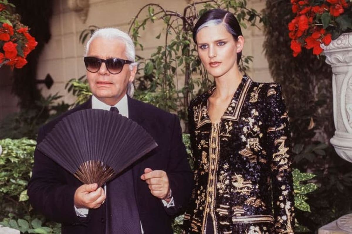 Stella Tennant y Karl Lagerfeld trabajando para la marca Chanel