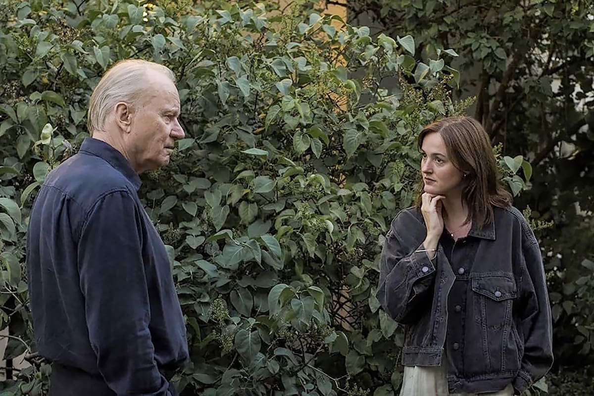 Stellan Skarsgard y Renate Reinsve en una escena de Valor sentimental