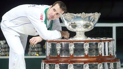 Stepanek, con el trofeo de la Copa Davis 2013, su segunda Ensaladera