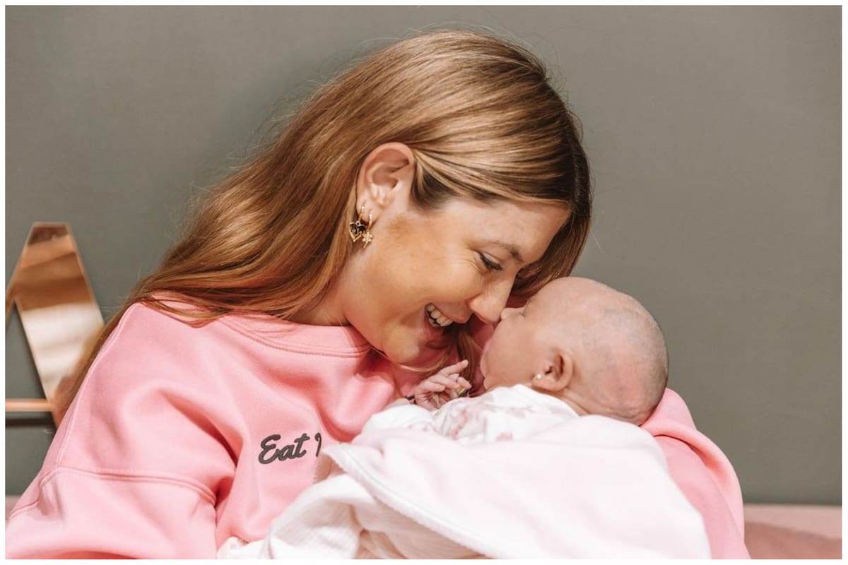 Stephanie Demner llevó a su hija al primer control y los seguidores pusieron el ojo en un particular detalle (Foto: Instagram @guido_pella)