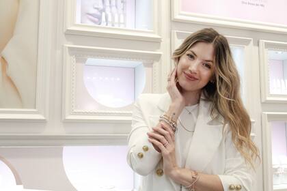 Stephanie Demner se anticipó al Día de la Madre en el local de Pandora