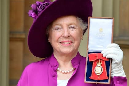 Stephanie Shirley fue nombrada Dama en el año 2000 y siete años más tarde recibió la "Orden de los Compañeros de Honor" por su trabajo en el campo de la tecnología.