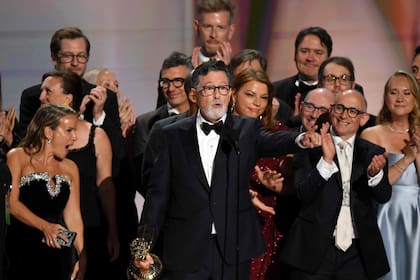Stephen Colbert y su equipo recibieron su premio Emmy en un contexto muy especial: el pasado 21 de mayo fue la última emisión del ciclo de humor (que solía criticar al gobierno de Donald Trump), que fue cancelado por la cadena CBS