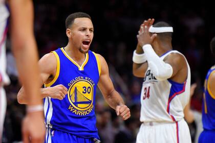 Stephen Curry lideró a una gran remontada de los Warriors