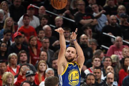Stephen Curry, otro exponente de la cultura del tiro de larga distancia, marcó una época con Golden State