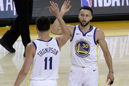 Stephen Curry y Clay Thompson, en el triunfo ante Portland
