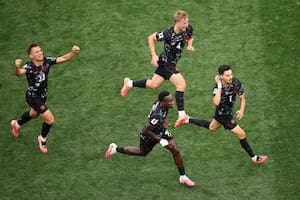 Canadá le ganó a Sudáfrica con un golazo de su capitán y logró una histórica clasificación a los octavos