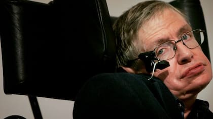 Stephen Hawking fue diagnosticado con ELA a los 21 años