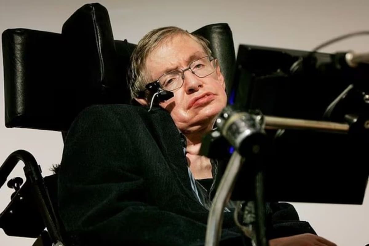 Stephen Hawking realizó una reflexión irónica sobre la contradicción entre el fatalismo y la conducta cotidiana