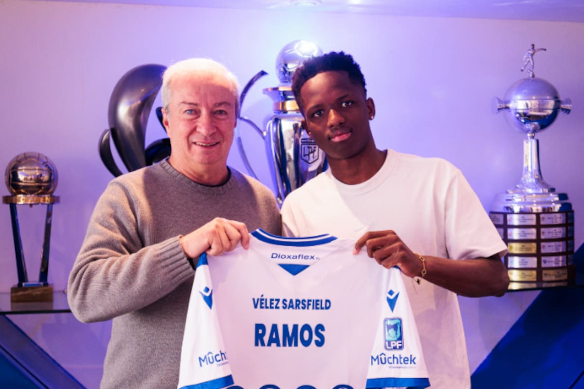 Stephen “Kiki” Ramos firmó su primer contrato con Vélez: su cláusula millonaria
