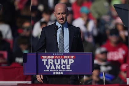 Stephen Miller es estrecho colaborador de Donald Trump y fundador de America First Legal