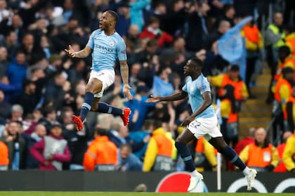 Sterling gritó dos veces en el primer tiempo