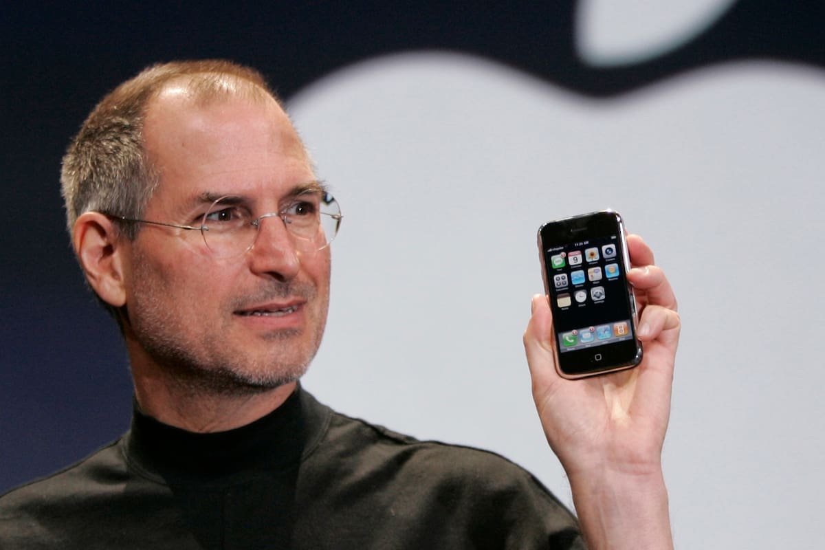 Steve Jobs presenta el primer iPhone el 9 de enero de 2007