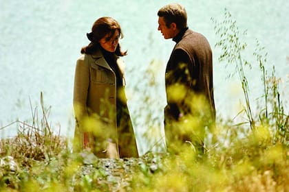 Steve McQueen junto a Jacqueline Bisset