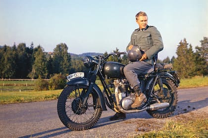 Steve McQueen y su inseparanle motocicleta
