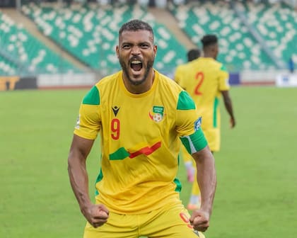 Steve Mounié, jugador de Benín que enfrentará a la selección argentina el próximo martes