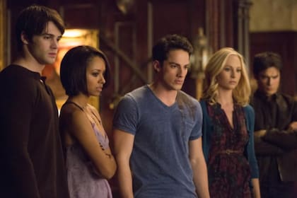 Steven R. McQueen (izquierda) saltó a la fama por su personaje de Jeremy Gilbert en la serie The Vampire Diaries (Foto: IMDb)