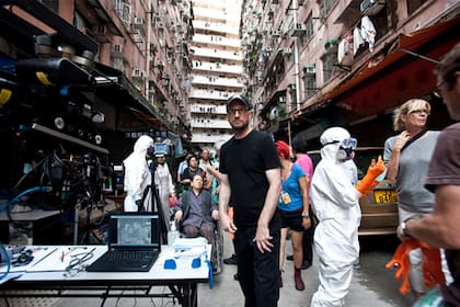 Steven Soderbergh en el set de Contagio, la película de 2011 que alcanzó tono de profecía a partir de la pandemia de Covid-19