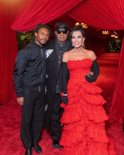 Stevie Wonder (en el centro) también formó parte de la lista de invitados vips