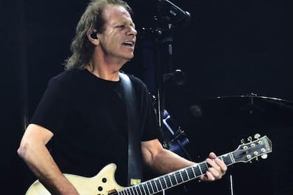 Stevie Young, tras el susto, fue dado de alta