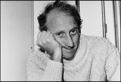 Steward Brand, aquí en 1975, es biólogo, militar, fotógrafo, tecnólogo, conferencista, empresario, ambientalista... e ícono