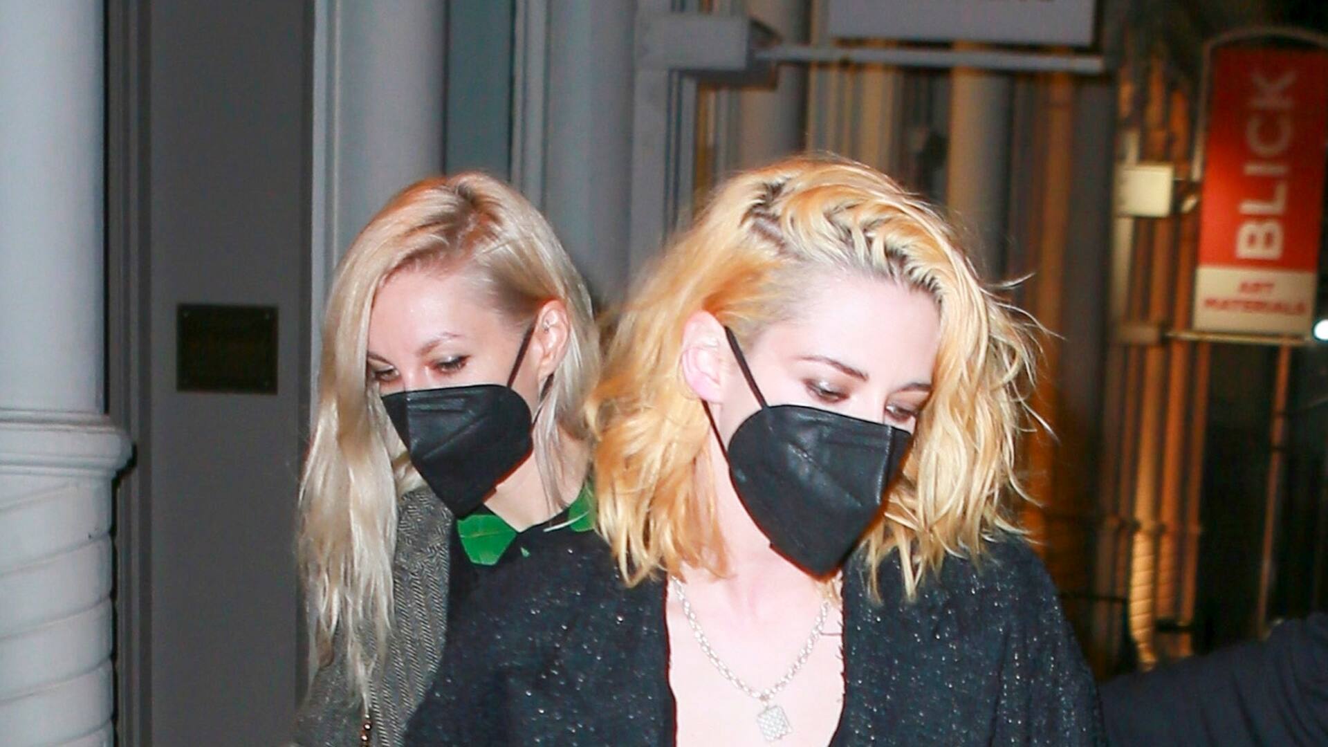 Stewart y Meyer, a la salida de un restaurante en Nueva York