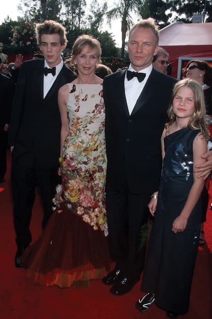 Sting con sus hijos, Jake y Eliot “Coco” Sumner, y su amor, Trudie.