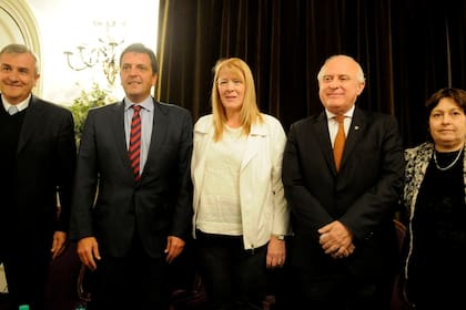 Stolbizer junto al líder del FR, Sergio Massa, los gobernadores de Jujuy y Santa Fe, Gerardo Morales y Miguel Lifschitz, y Graciela Ocaña
