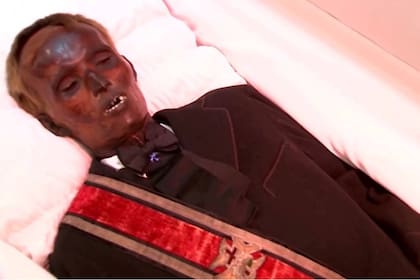 Stoneman Willie permanece en la casa funeraria donde fue embalsamado desde 1895