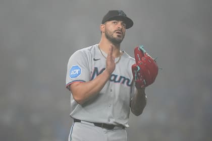 Stowers conecta 2 jonrones, Weathers brilla en su regreso y Marlins vencen 3-1 a Cachorros