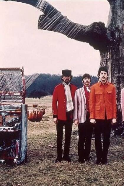 Los Beatles durante la filmación de "Strawberry Fields Forever"