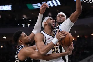 Strawther anota 20 puntos y Nuggets con bajas superan 102-100 a unos Bucks en caída