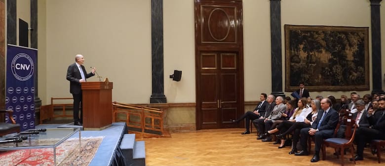 Sturzenegger anticipó cambios para ampliar el acceso al crédito