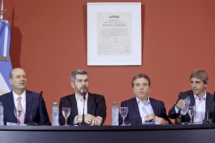 Sturzenegger, Peña, Dujovne y Caputo anunciaron en diciembre de 2017 un cambio en las metas de inflación, que tendría su correlato en las tasas de interés. Algunos señalan que ese fue el principio de los mayores traspiés de Macri. Las autoridades massistas del Banco Central esperan no repetir el error.