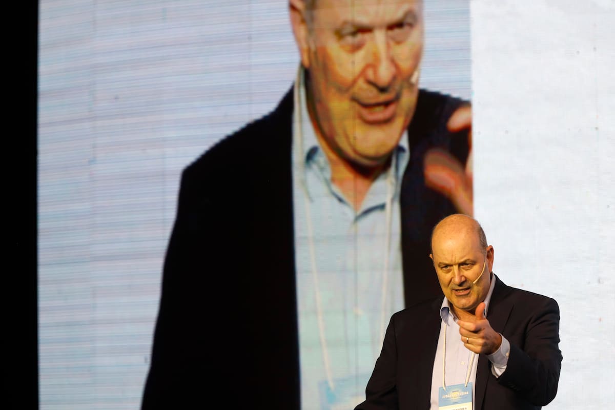 Sturzenegger explicó los cambios que impone la reforma laboral: indemnizaciones, horas extra y licencia por enfermedad